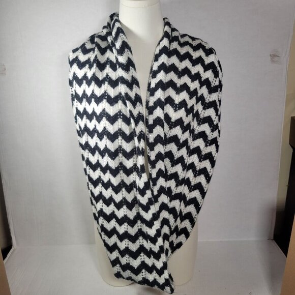 Calvin Klein Woman Chevron Pattern Sequined Black & White Knit Infinity Scarf - Picture 2 of 8